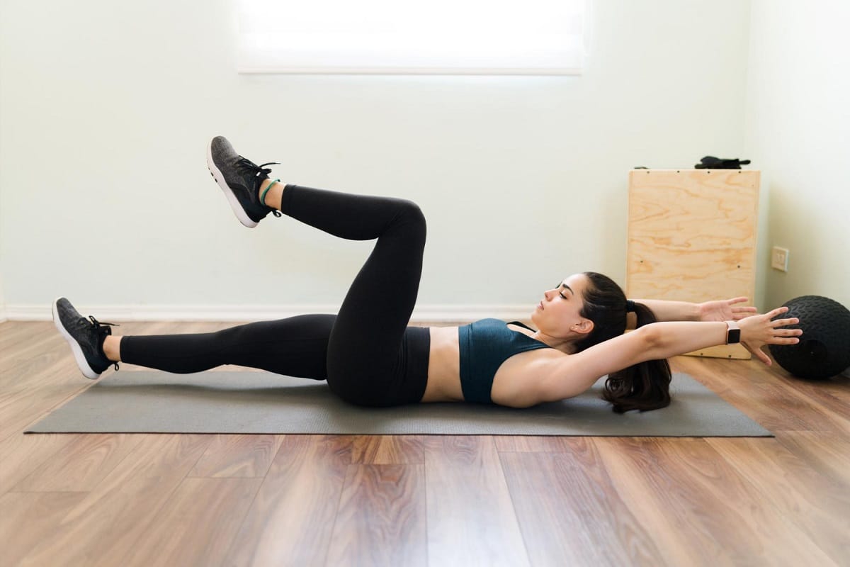 Vahvista vatsalihaksiasi kotona: 7 harjoitusta ilman painoja