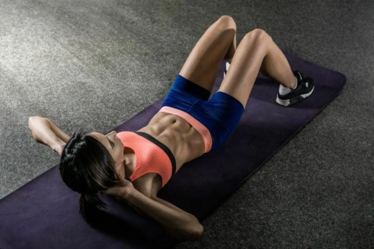 Vahvista vatsalihaksiasi kotona: 7 harjoitusta ilman painoja