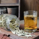 Yöjuoma, joka tukee suoliston terveyttä: puhdistaa ja ehkäisee turvotusta aamuisin