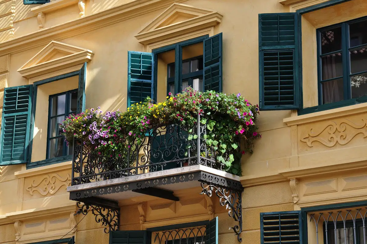 Parveke älykkäästi sisustettuna: Tyyliä edullisesti ja lämmön hyödyntämistä