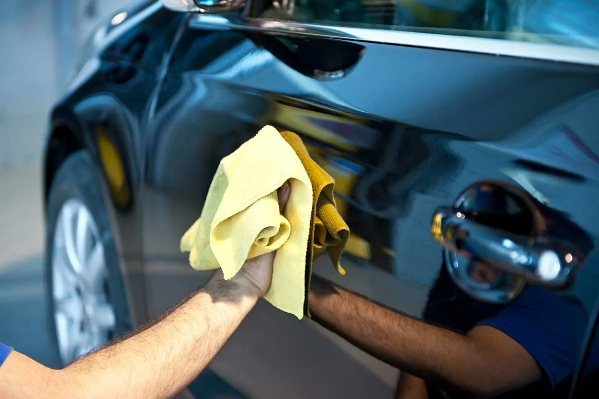Kuinka puhdistaa auto kuin suomalainen? Ekologisia niksejä kiiltoon