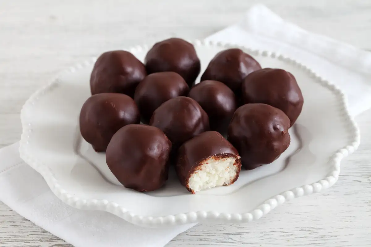 Banaanikookospallot: Helppo, nopea ja terveellinen jälkiruoka 15 minuutissa vain kolmella ainesosalla