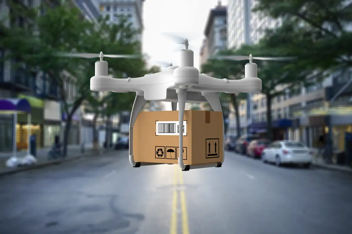 Suomalaiset droonit ruoan toimitukseen: Kuinka Helsinki muuttaa pikaruokaa vuonna 2025