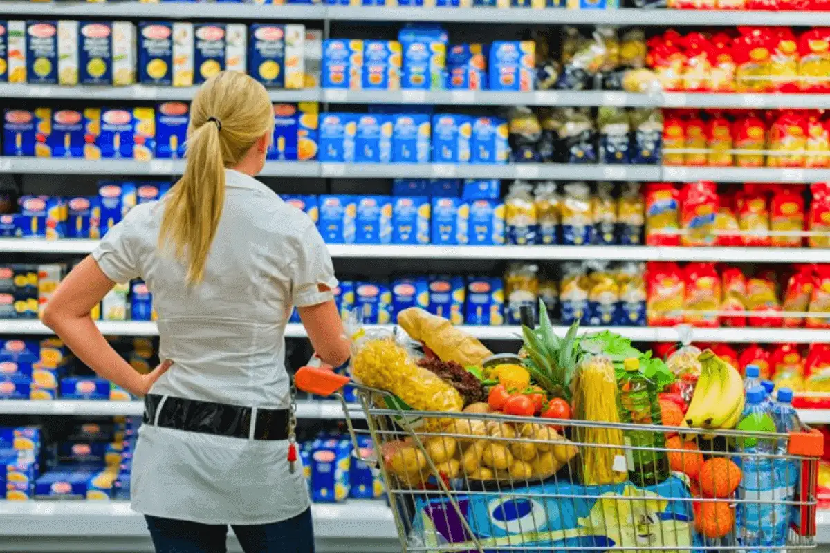 Kuinka ostaa ruokaa fiksusti: 4 niksiä elintarvikkeiden valintaan ilman stressiä