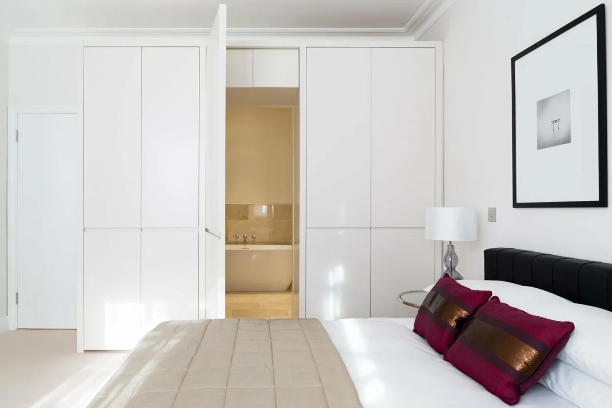 Miksi feng shui -asiantuntijat vannovat makuuhuoneen oven sulkemisen nimeen