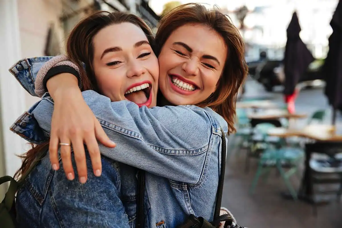 Ulkonäkö ei ratkaise: 4 tieteellistä merkkiä siitä, että viehätät muita