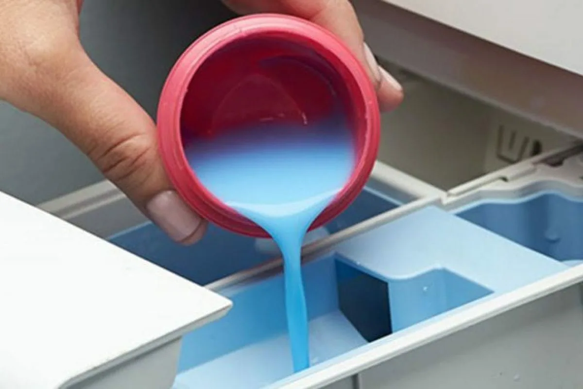 Viisi yleistä virhettä huuhteluaineen käytössä, jotka vahingoittavat pesukonetta – asiantuntijoiden varoitus