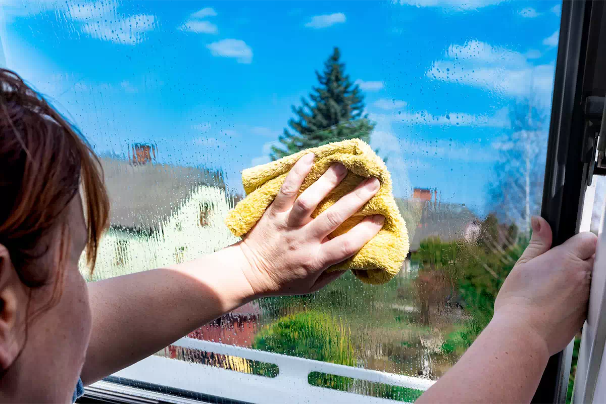 Järkyttävä Salaisuus: Miksi Suomalaiset Pesevät Ikkunat Perunalla
