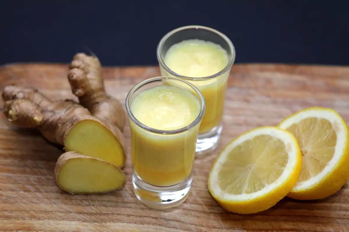 Inkiväärishotti: Suomalainen limoni-inkivääriannos immuniteetin tueksi