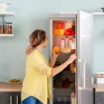 Suomalainen jääkaapin järjestely: vihannesten säilytys ventiloitavissa läpinäkyvissä astioissa