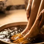 Musta tee jalkojen pesuun: miksi se on suositeltu ja mihin se auttaa – kokeile tätä helppoa kikkaa!