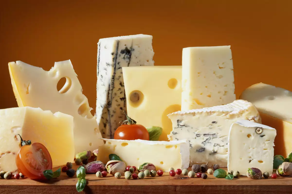 Ei tiskille eikä folioon: Näin säilytät juuston tuoreena pidempään