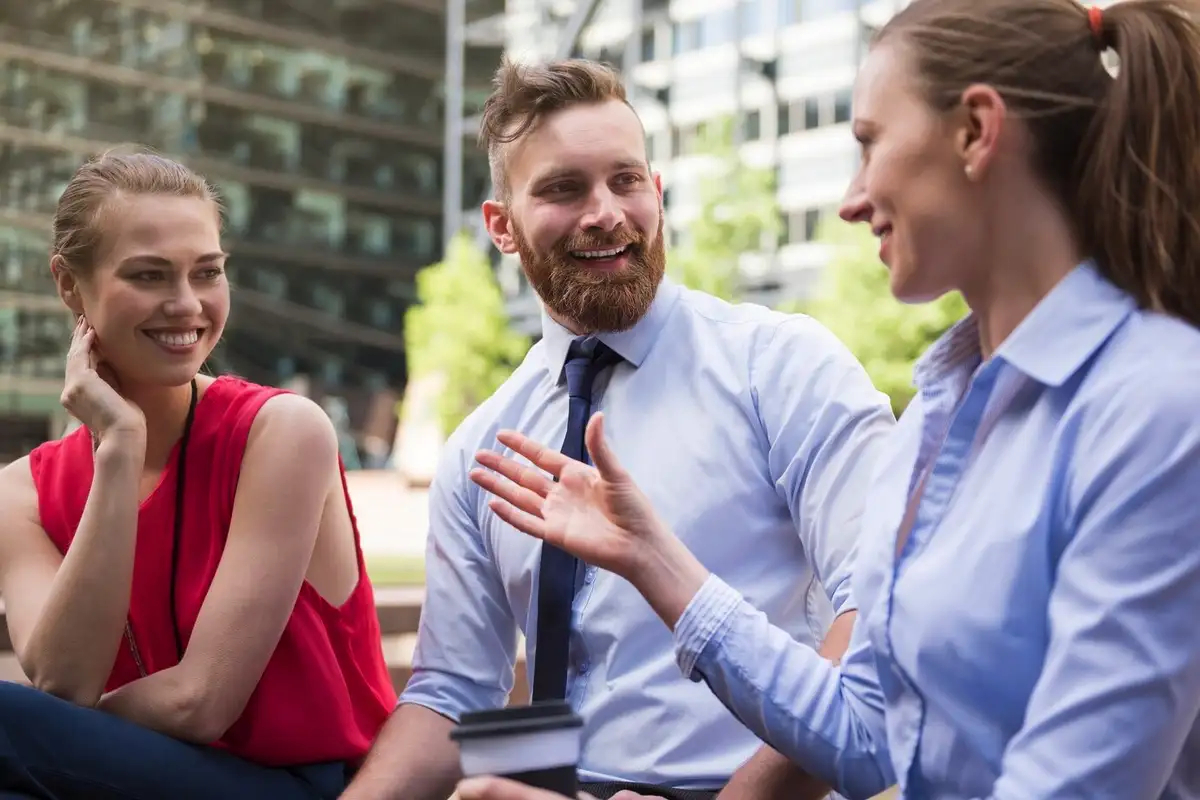 Suomalainen "katse silmiin": luottamuksen rakentamisen tekniikka Helsingissä