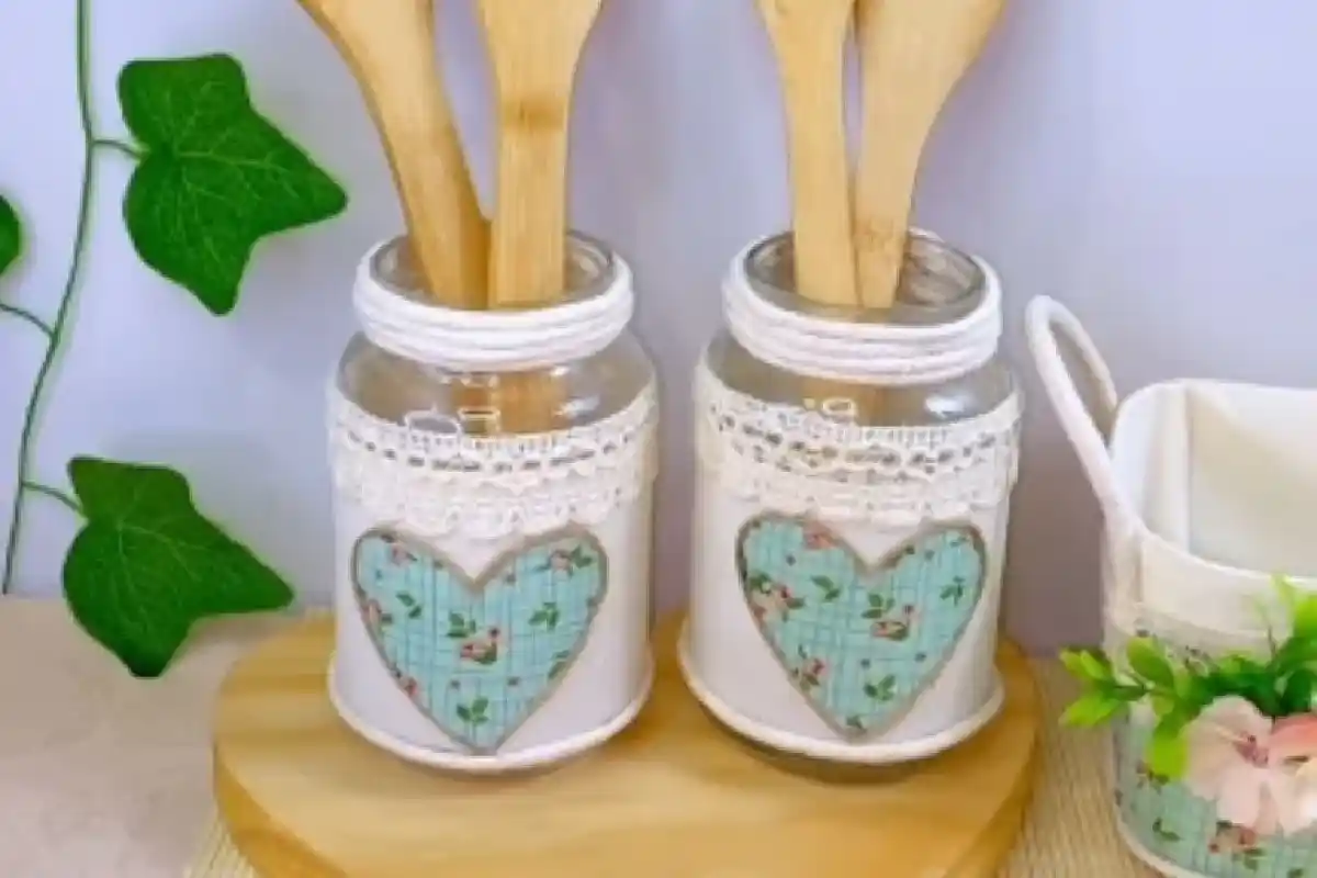 Älä heitä lasipurkkeja pois: tee sen sijaan tämä viehättävä keittiön säilytysratkaisu