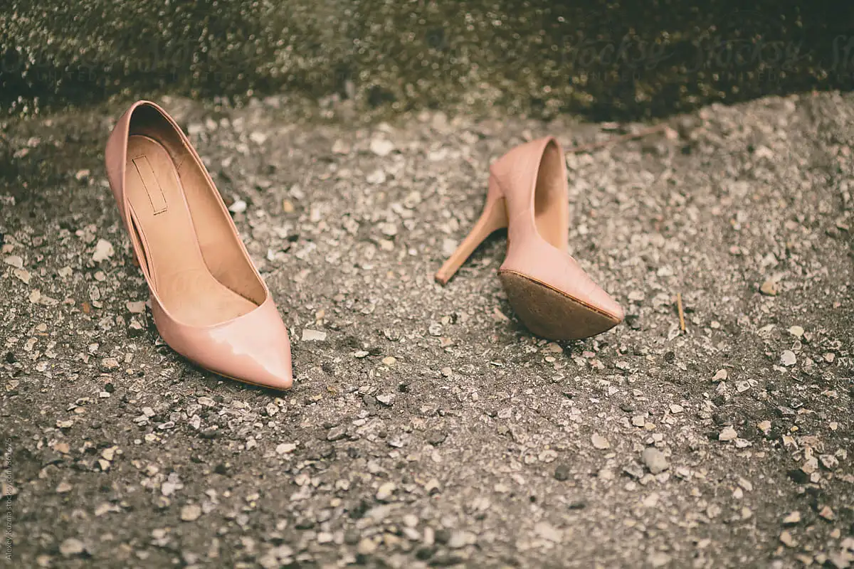 Lopullinen ompelukikka: näin korjaat korkokenkien rikkoutuneet korot helposti kotona