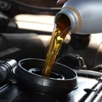 Kuinka vaihtaa auton öljyt kotona: suomalaiskuljettajien vinkit rahan säästämiseen