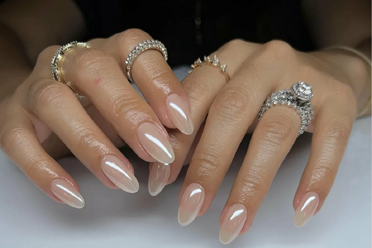 Kynsimuotia 2025: 5 kestävää väriä, jotka pysyvät upeina arjessa