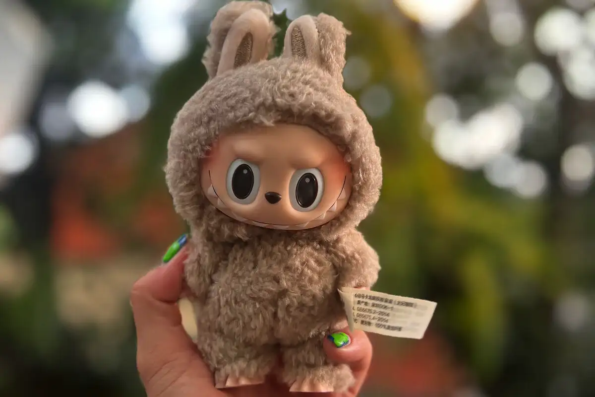 Labubu: Nukkien imperiumi, joka tuottaa miljardeja ja lumoaa supertähtiä