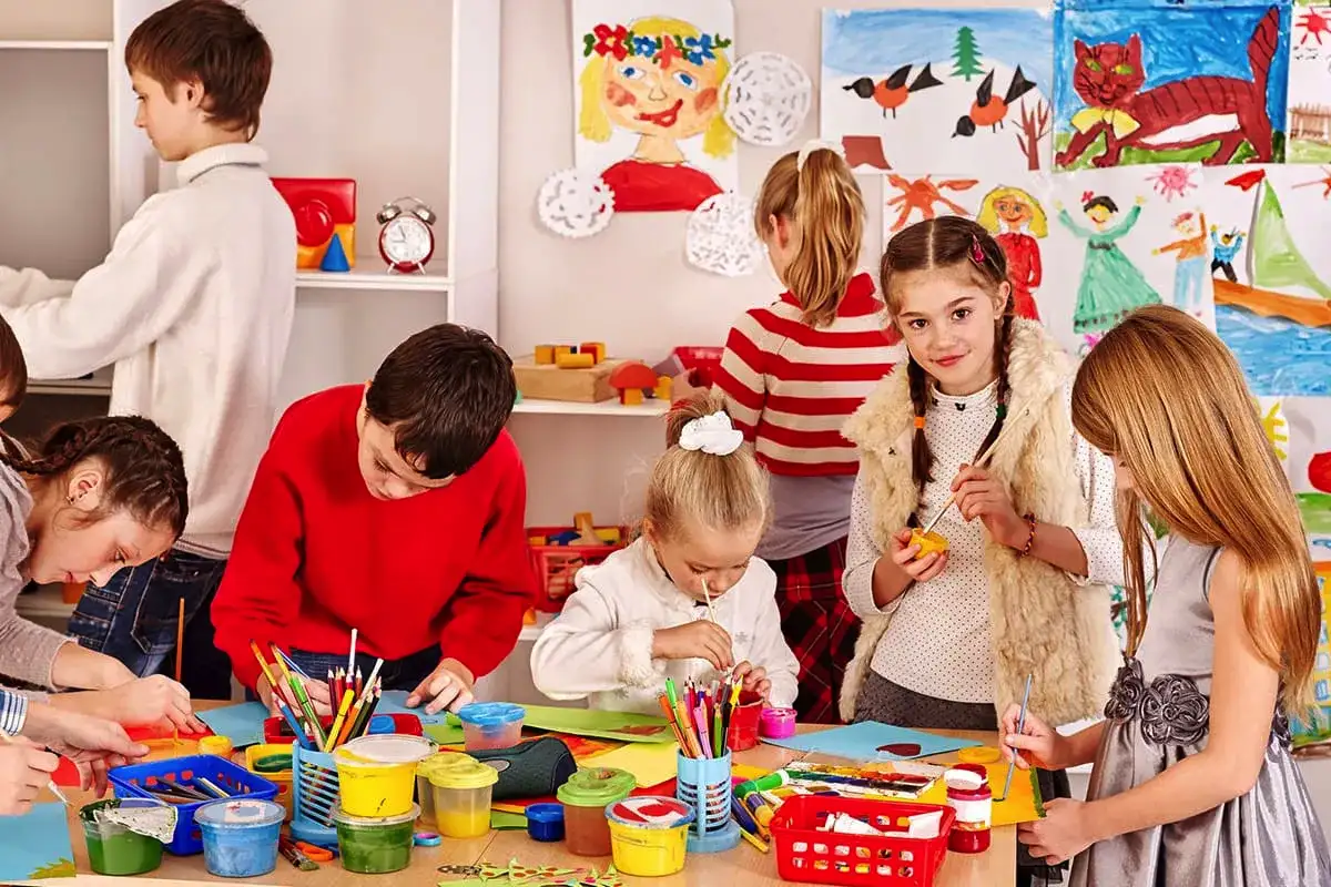 Lasten harrastukset: urheilun, taiteen tai robotiikan valitseminen viisaasti