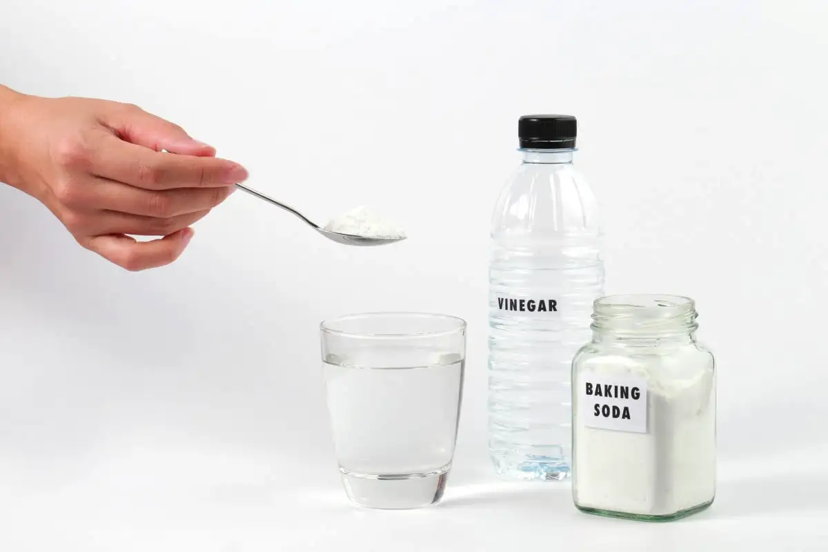 Kuinka poistaa karvat kylpyhuoneen lattiakaivosta ja pitää se tukkeutumatta