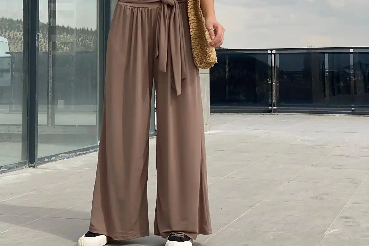 Miksi leveälahkeiset housut ovat tyylikäs ja mukava trendi, jota tarvitset vuonna 2025