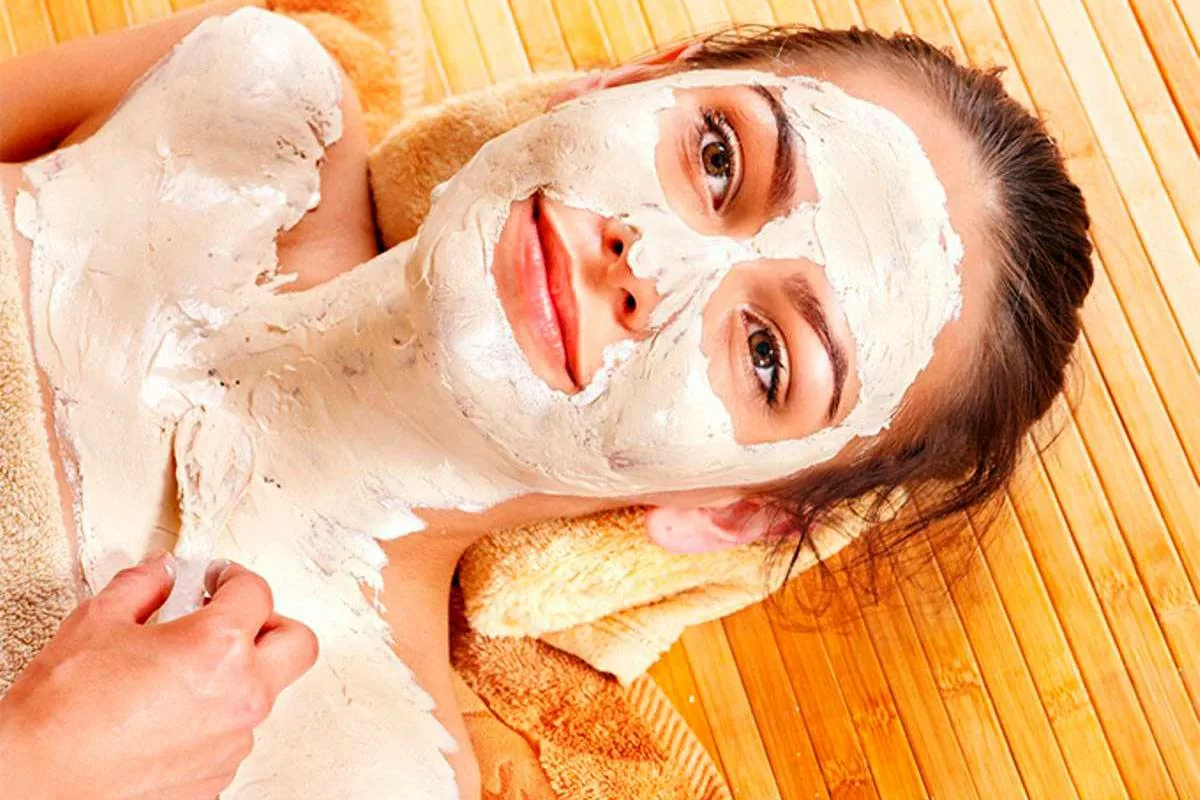 Luonnolliset aknen hoitokeinot Suomessa: trendikkäät tavat saada puhdas iho