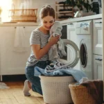 Kuinka kauan märkiä vaatteita voi pitää pesukoneessa pesun jälkeen?