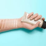 Näin valitset täydellisen meikkivoiteen vaalealle iholle – kauneusvinkit suomalaisittain