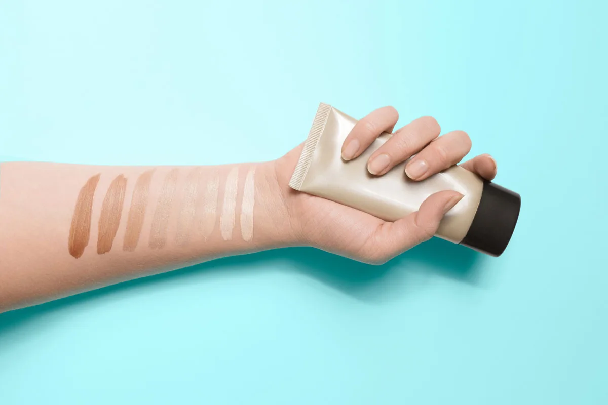 Näin valitset täydellisen meikkivoiteen vaalealle iholle – kauneusvinkit suomalaisittain