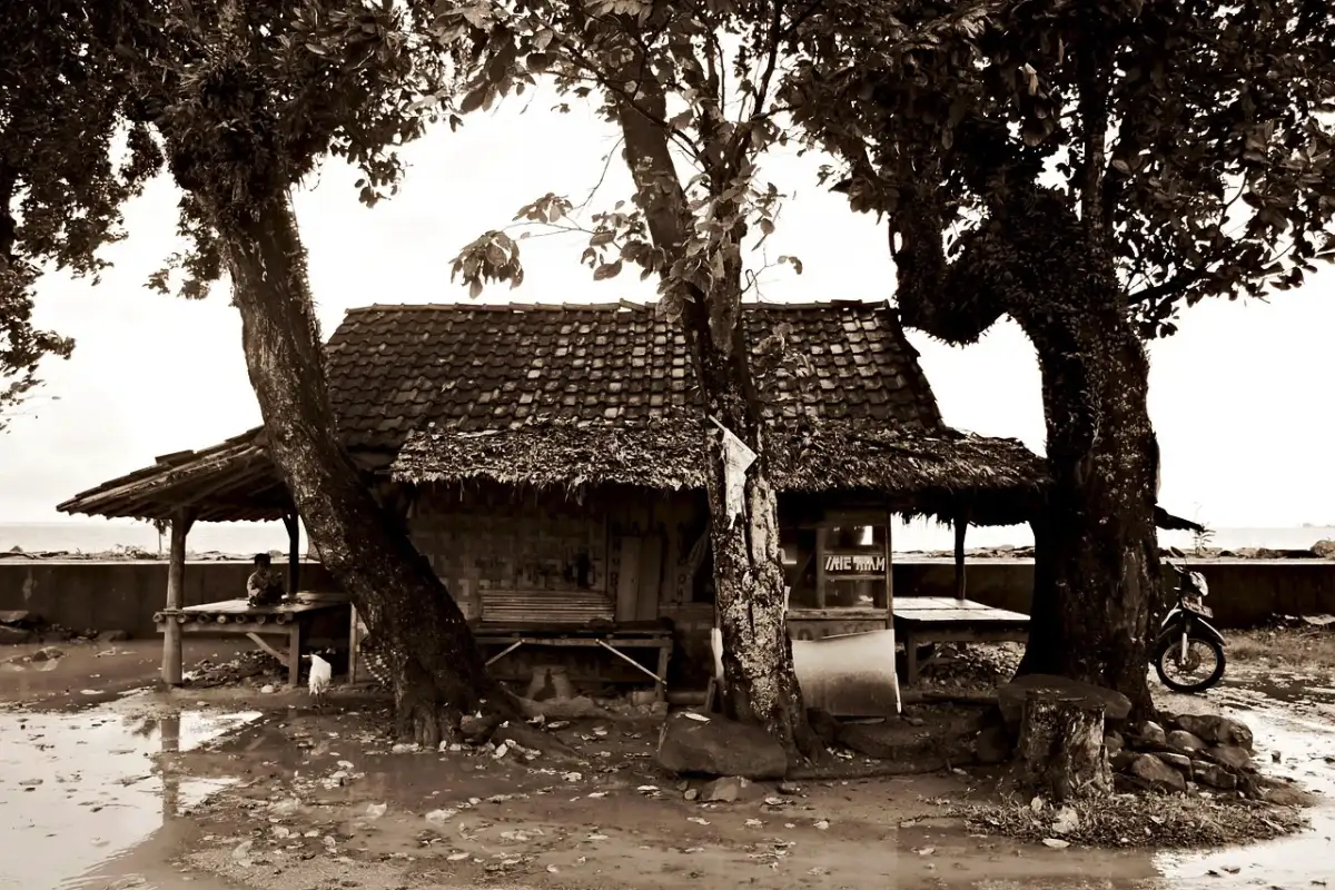 Miksi suomalaiset pelkäävät vanhoja mökkejä? Menneisyyden karmivat legendat