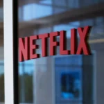 Korruptio, valta ja riippuvuus: Netflixin tositapahtumiin perustuva sarja, joka koukuttaa kuudessa jaksossa