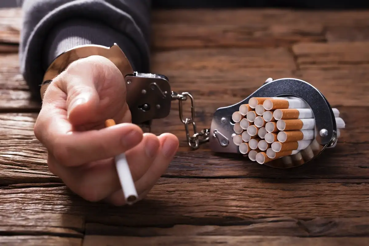 Nikotiinin vaikutus aivoihin: asiantuntijat paljastavat hyödyt ja haitat