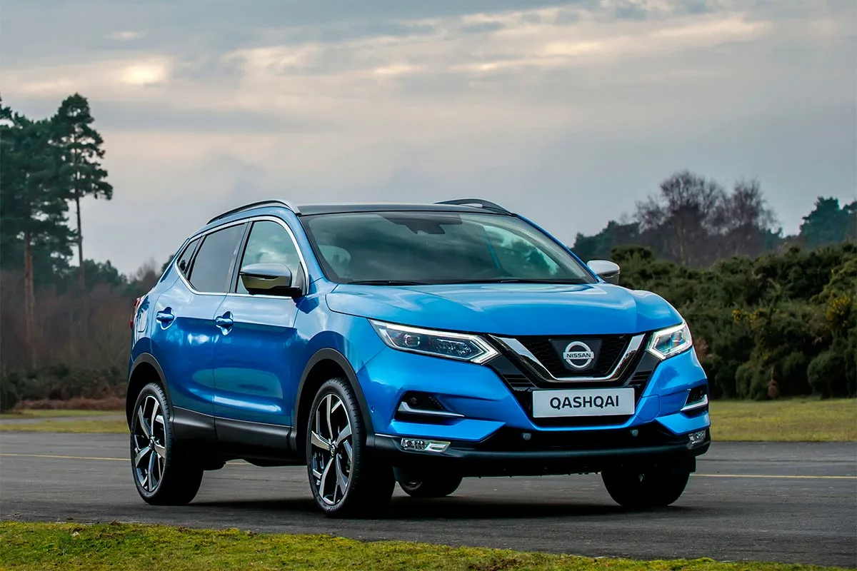 Nissan Qashqai hybridi SUV: Vuoden myydyin auto hurmaa muotoilulla ja teknologialla