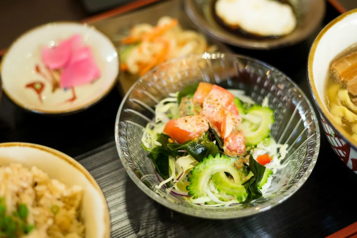 Okinawan dieetti: Näin syöt tiesi kohti pitkäikäisyyttä