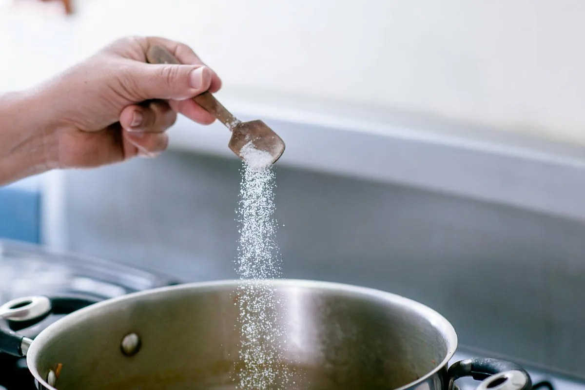 Miksi suomalaiset suolaavat pastaveden etukäteen: Täydellisen koostumuksen salaisuus Helsingistä