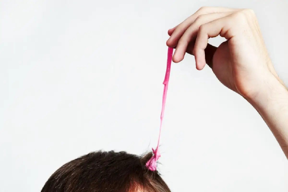 Poista purukumi hiuksista: Isoäidin kikka pelastaa ilman saksia