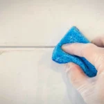 Sano hyvästit likaisille laattojen saumoille: yksinkertainen, luonnollinen puhdistusvinkki