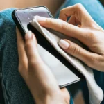 Kattava opas iPhonen turvalliseen puhdistamiseen ja puhtaana pitämiseen