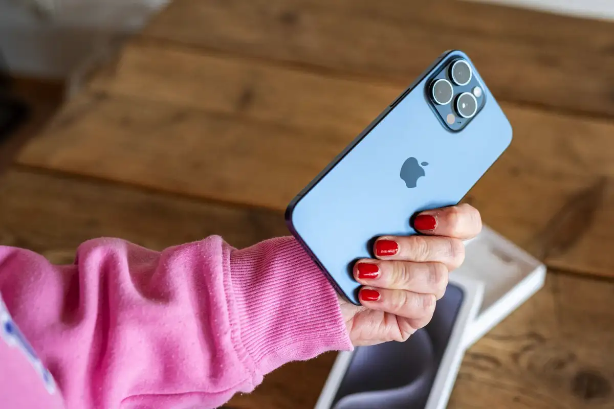 Kattava opas iPhonen turvalliseen puhdistamiseen ja puhtaana pitämiseen