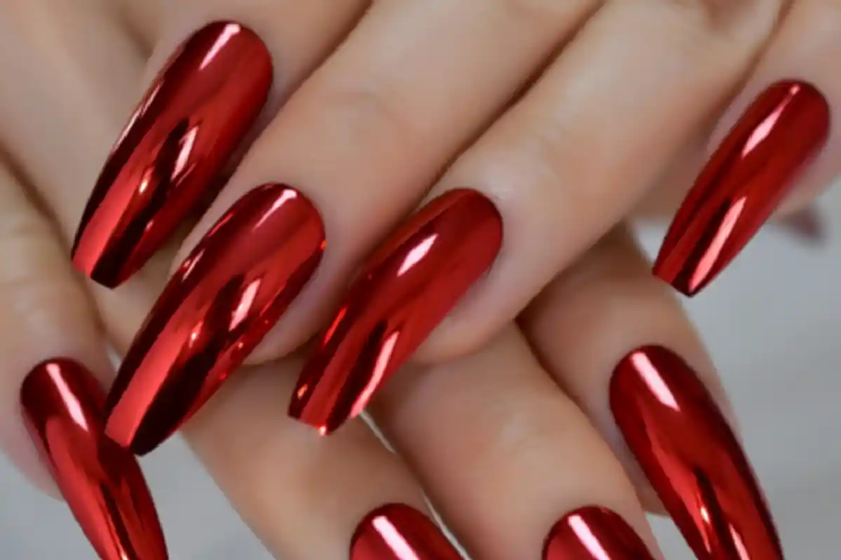Punaiset kynnet: 4 manikyyri-mallia, jotka tuovat välitöntä eleganssia ja asennetta