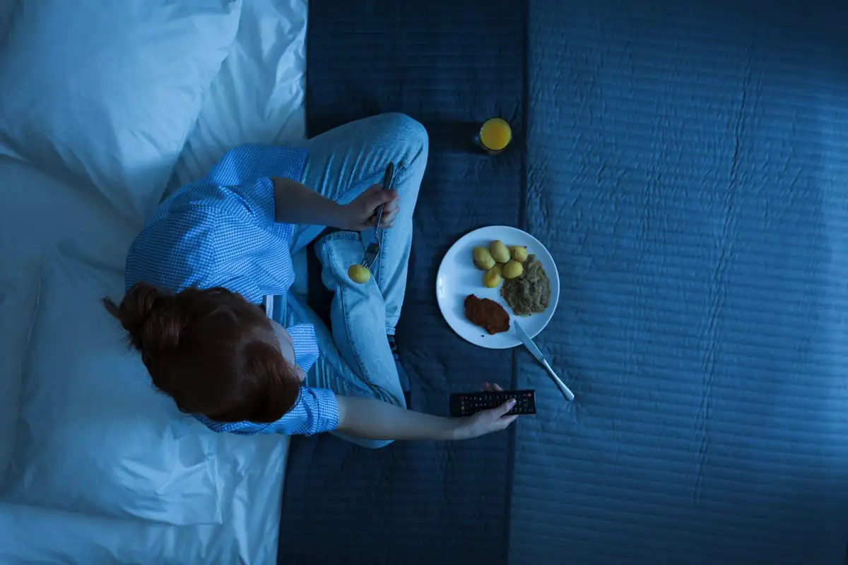 Ravitsemusterapeutit varoittavat: seitsemän ruokaa, jotka pilaa unesi – ja mitä syödä illalla paremman levon takaamiseksi