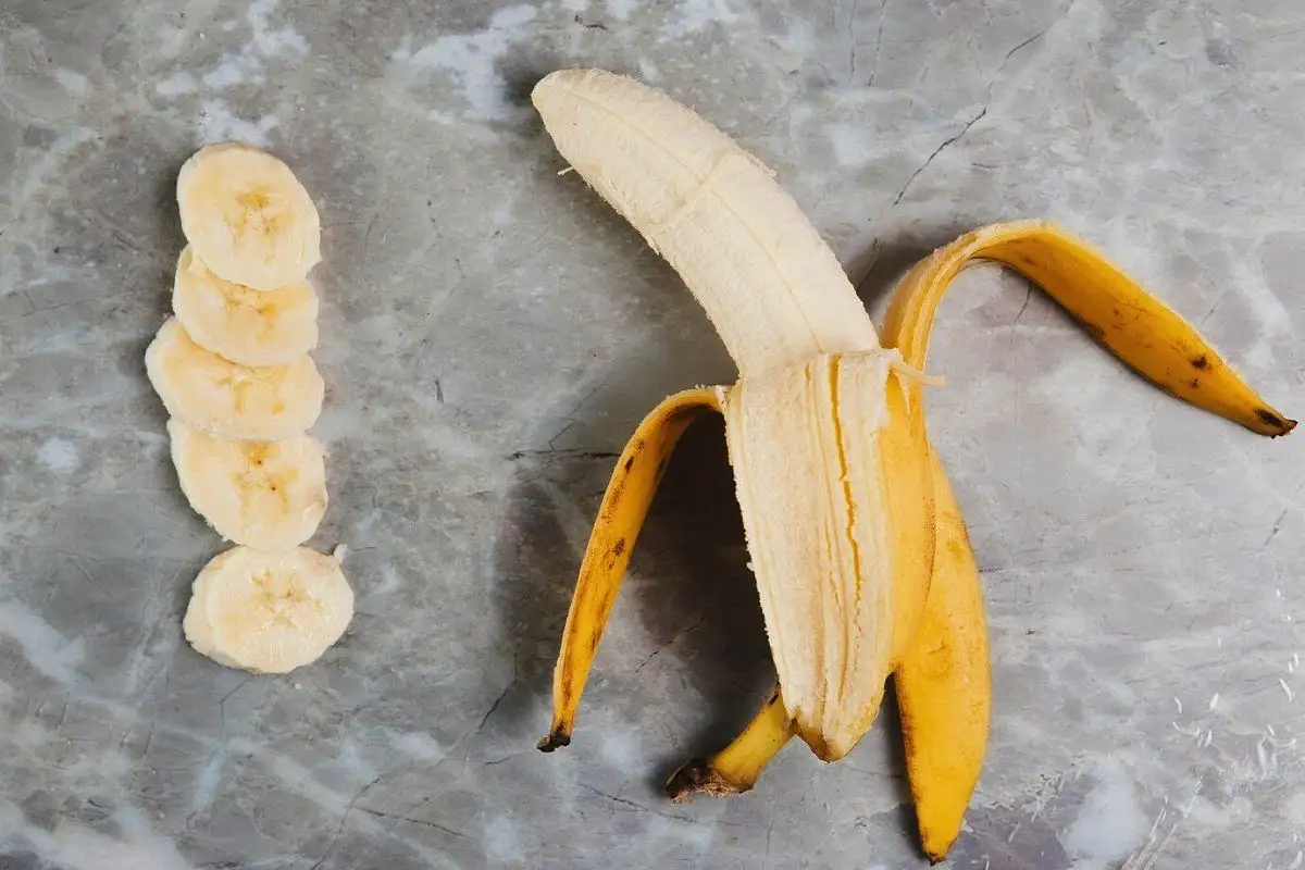 Oletko koskaan ostanut banaaneja vain nähdäksesi niiden muuttuvan liian nopeasti mustiksi?