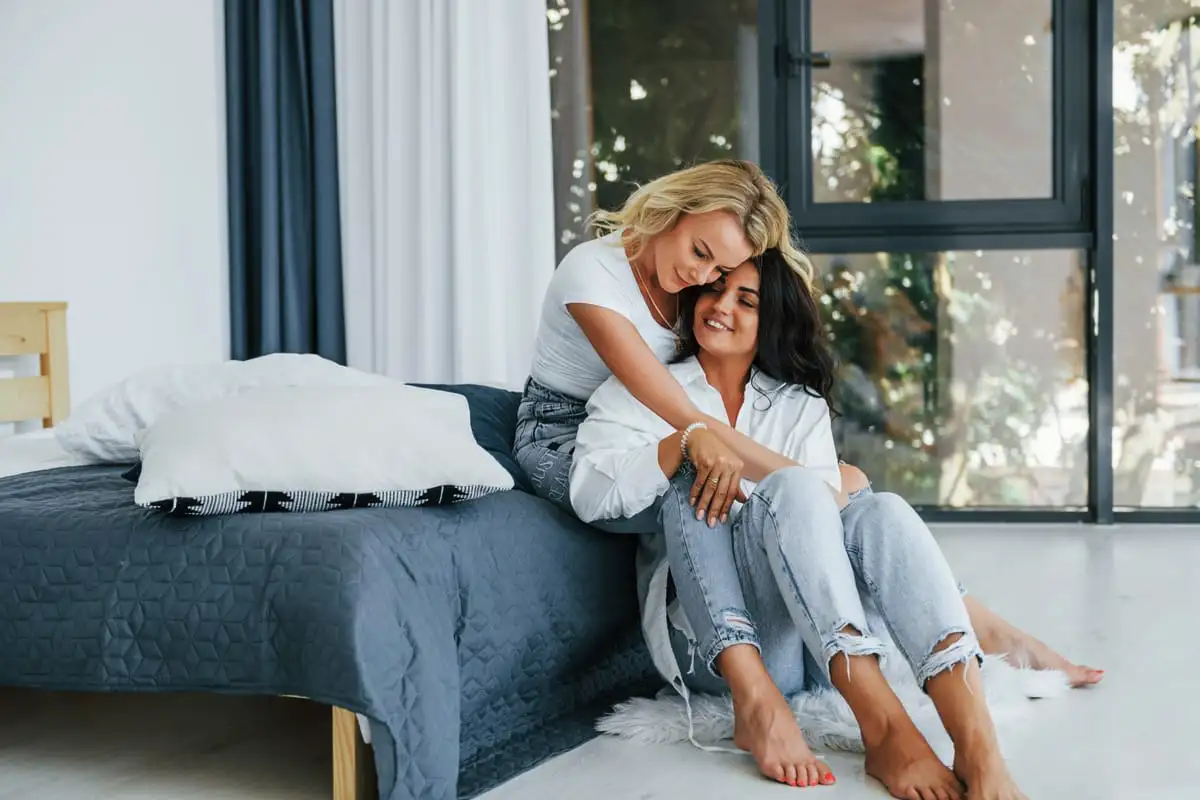 Kaksi uskontoa, yksi rakkaus: pariskunnan voitto unelmien häissä