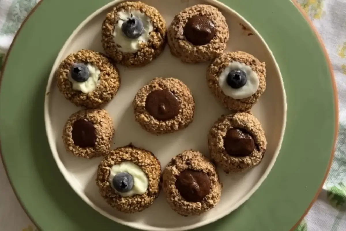 Herkulliset seesaminsiemenkeksit mustikoilla tai suklaalla: Rapeita herkkuja ystävien kanssa nautittavaksi