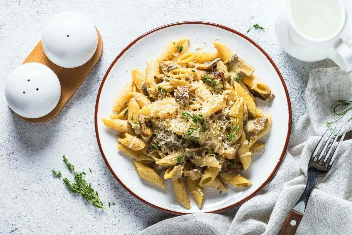 Lämmitä iltasi tällä herkullisella sienipasta