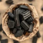 Miksi suomalaiset rakastavat suolaista lakritsi: järkyttävä maku, joka määrittelee suomalaista kulttuuria