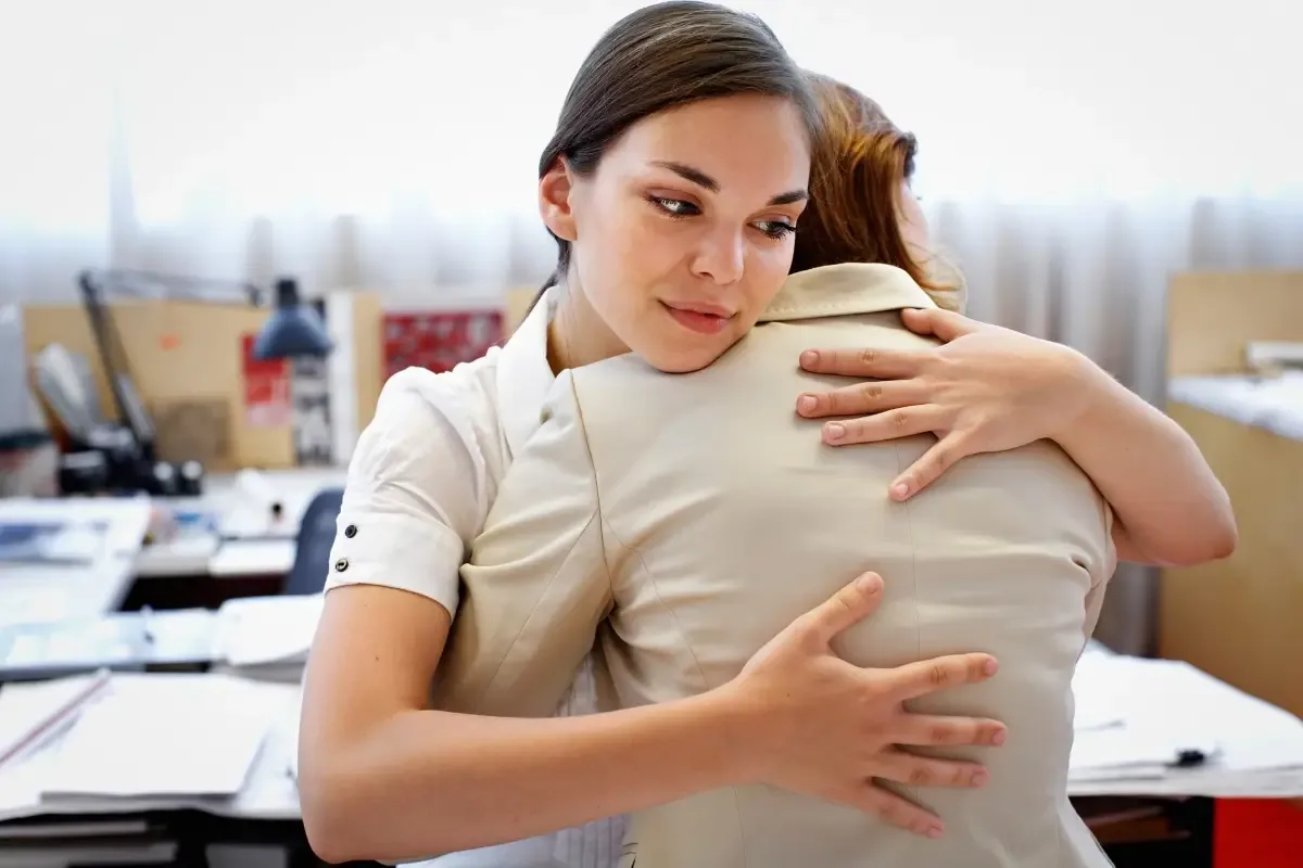 Kuinka lukea muiden tunteita: suomalaiset elämänhackit empatiaan