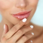 Nude huulet tehty oikein: suomalainen minimalismi marjavoiteella