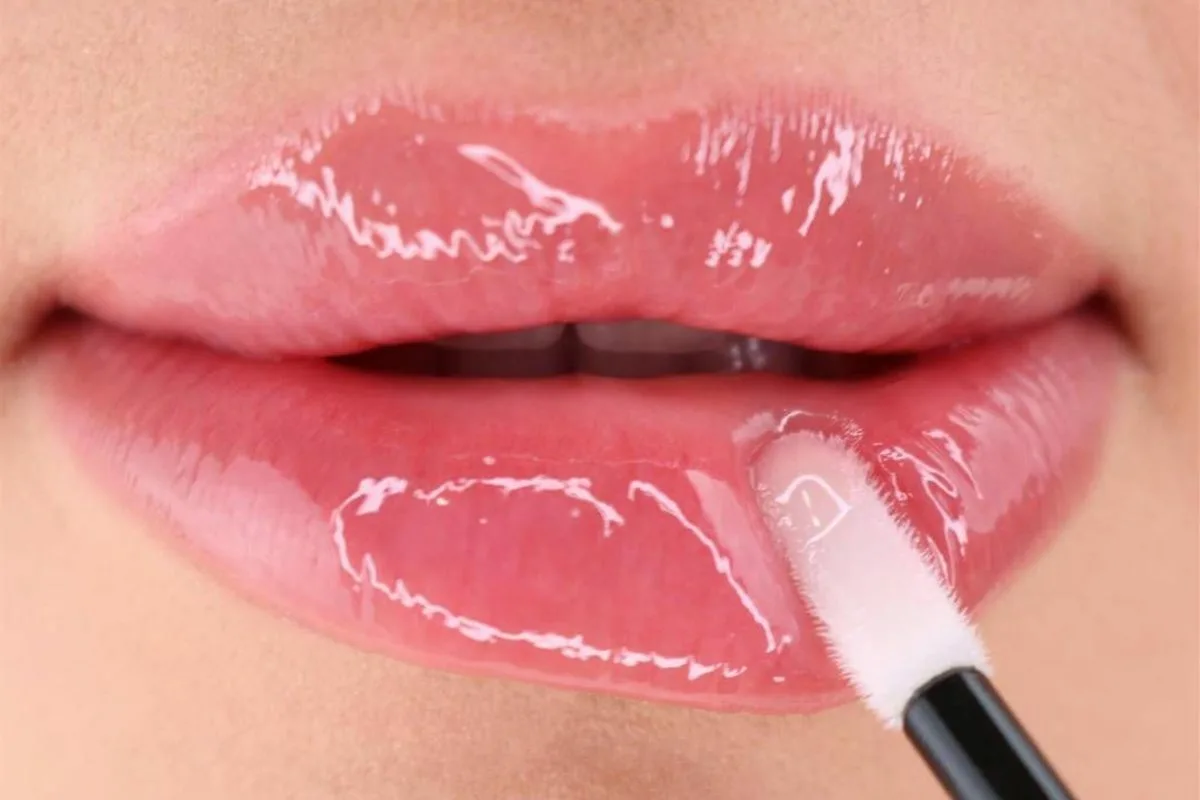 Nude huulet tehty oikein: suomalainen minimalismi marjavoiteella