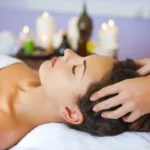 Suomalainen päähieronta eteerisillä öljyillä: Kuinka nopeuttaa hiusten kasvua